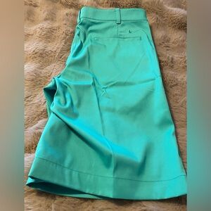 Nike Golf Tour Performance Shorts
Men 32 Bright Kelly Green Chino
Stretch Drifit